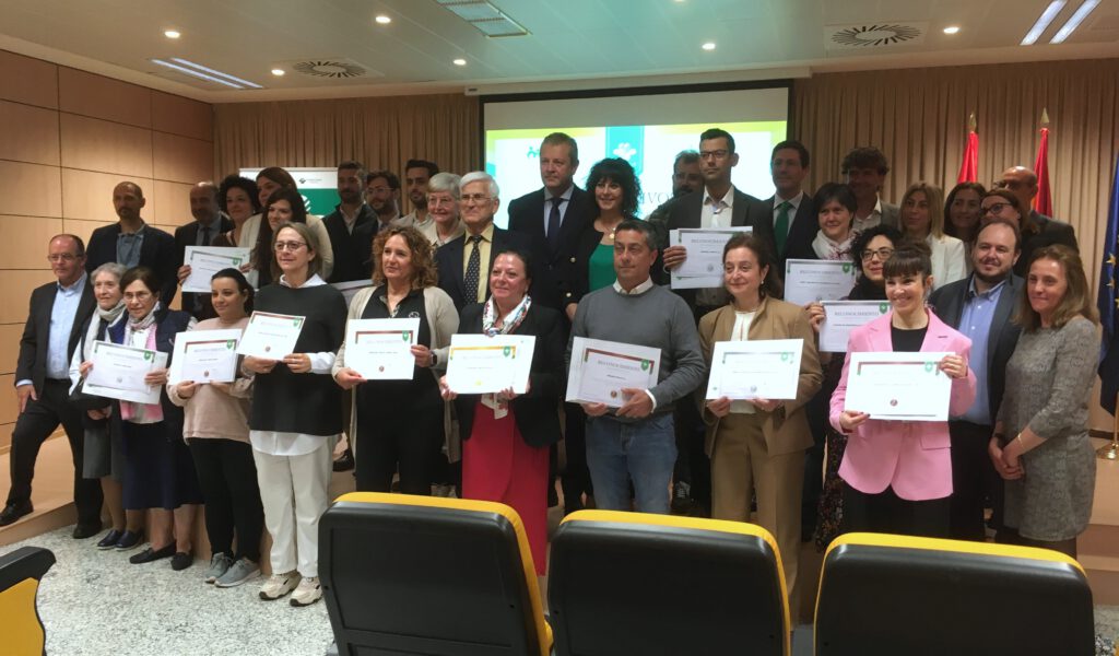 grupo de personas que han recibido el distintivo entre las cuales se encuentra Mariola de Coceder