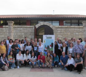 foto de todos los asistentes al encuentro de biocuidados y a la asamblea general de Coceder
