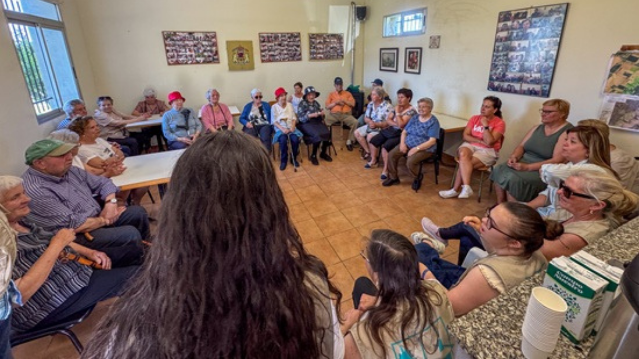 Sosteniendo la vida en comunidad en Sarreaus desde la memoria y los vínculos vecinales