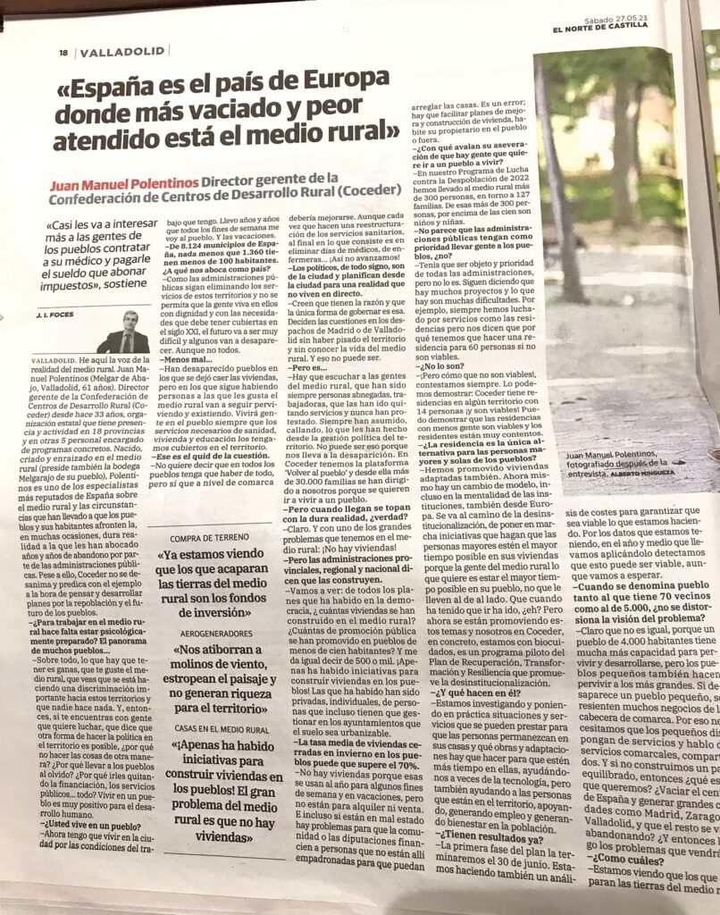 Página del periódico con la foto del gerente de Coceder en un banco y la entrevista del Juan Manuel Polentino